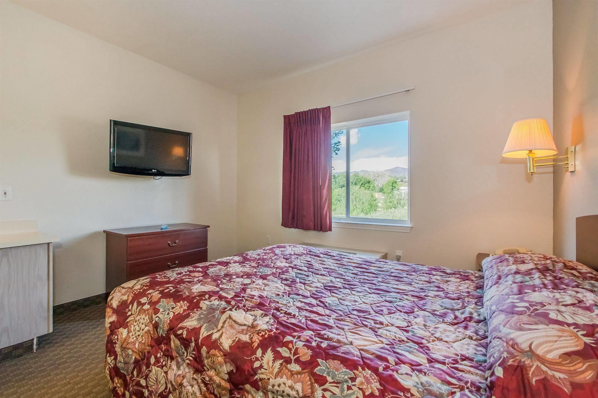 Intown Suites Extended Stay Colorado Springs Kültér fotó