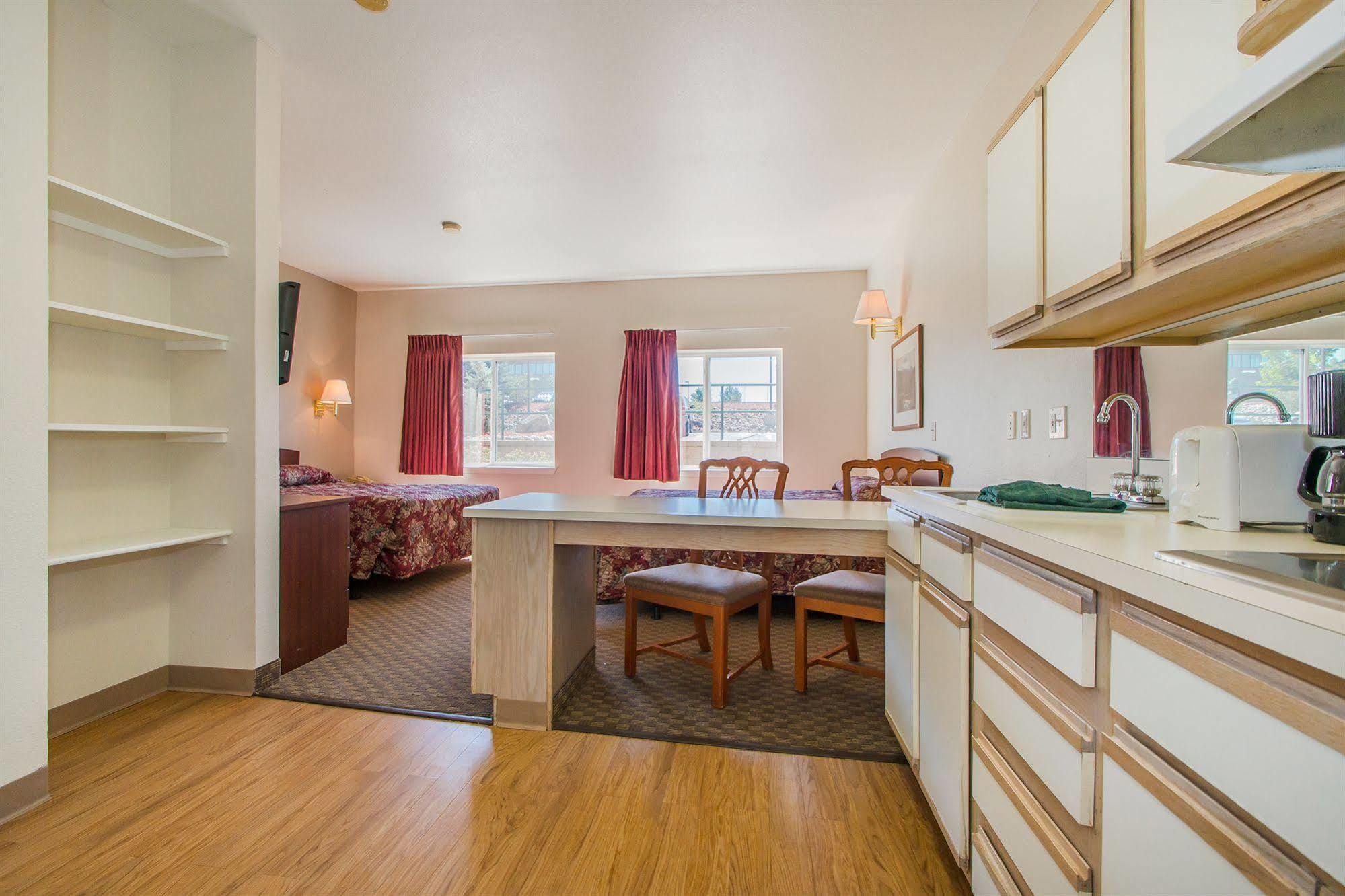 Intown Suites Extended Stay Colorado Springs Kültér fotó